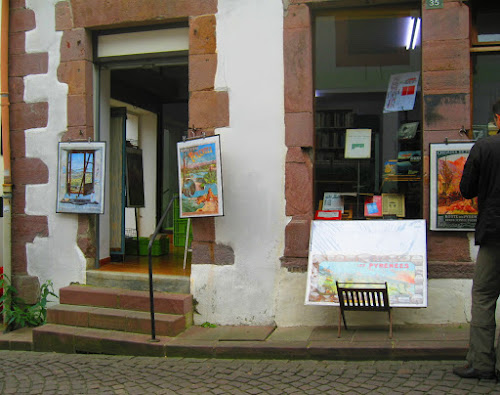 Librairie Ancienne de Saint-Jean-Pied-de-Port GaraziAntiqBookShop Séverine Hervelin à Saint-Jean-Pied-de-Port