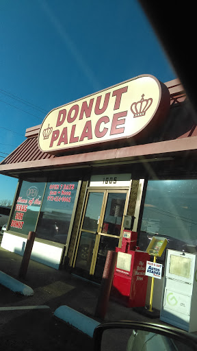 Donut Shop «Donut Palace», reviews and photos, 1605 W Buckingham Rd, Garland, TX 75042, USA