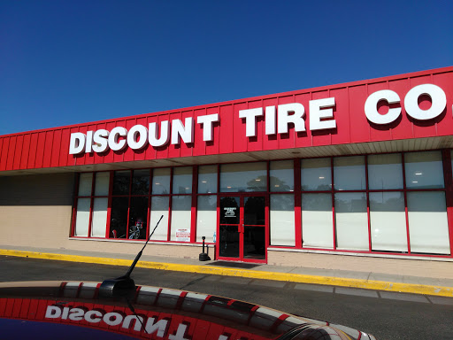 Discount Tire Store - Center Line, MI, 26805 Van Dyke, Center Line, MI 48015, USA, 