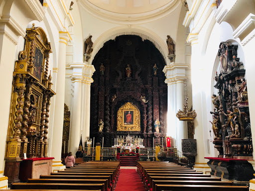 Parroquia de El Salvador y Santo Domingo de Silos (La Compañía)