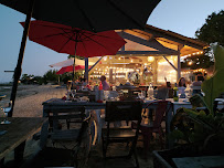 Atmosphère du Bar-restaurant à huîtres Le Petit Chenal à Lège-Cap-Ferret - n°3