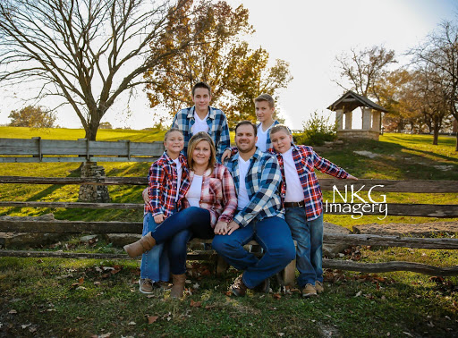 Used Car Dealer «Gladstone Auto Sales», reviews and photos, 7406 N Oak Trafficway, Kansas City, MO 64118, USA