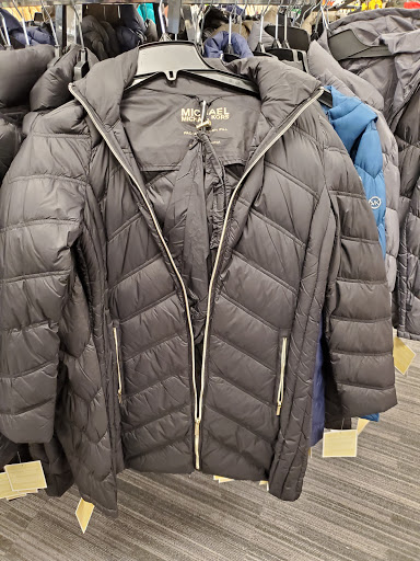 Department Store «Nordstrom Rack East Bay Bridge Shopping Center», reviews and photos, 3839 Emery St, Emeryville, CA 94608, USA