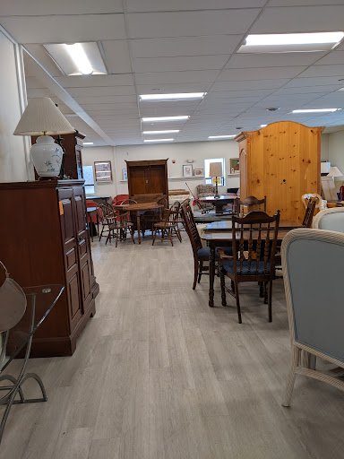 Thrift Store «LISTEN Thrift Store, River Point Plaza», reviews and photos