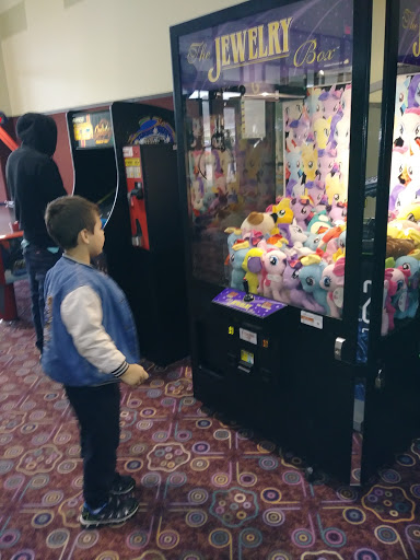 Movie Theater «Regal Cinemas Massillon 12», reviews and photos, 175 Cherry Rd NW, Massillon, OH 44646, USA