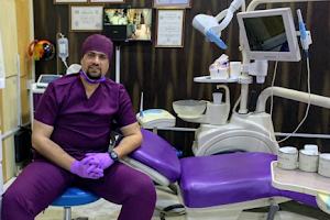 عيادة الدكتور زياد حازم الربيعي لطب و جراحة و تجميل الفم و الاسنان Dr. Zeyad hazim dental clinic image