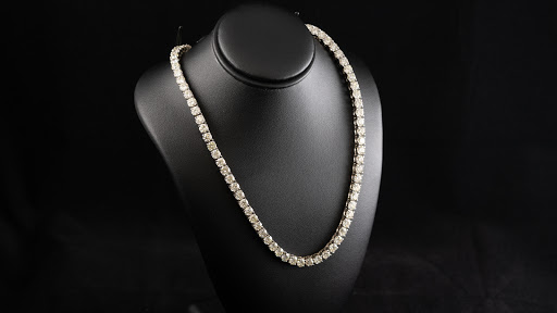 Jewelry Appraiser «Queen City Jewelry & Pawn», reviews and photos, 7935 Reading Rd, Cincinnati, OH 45237, USA