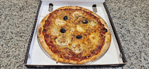 Plats et boissons du Pizzas à emporter Pizza-Box Millau distributeur de Pizzas - n°1