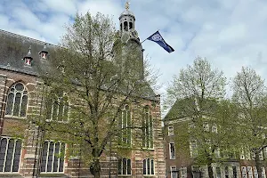 Universiteit Leiden image