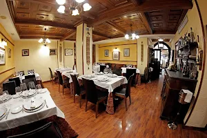 Restaurante La Encina image