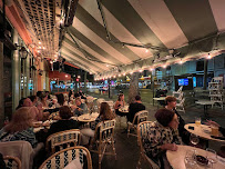 Atmosphère du Restaurant Brasserie Pastis à Paris - n°5