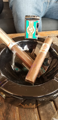 Tobacco Shop «Angry Moon Cigar Bar», reviews and photos, 2401 PGA Boulevard, Palm Beach Gardens, FL 33410, USA