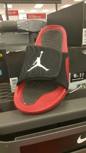 Sporting Goods Store «Nike Clearance Store», reviews and photos, 530 Outlet Village Blvd, Lebanon, TN 37090, USA