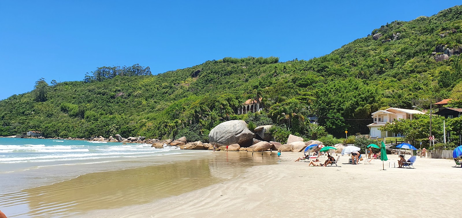 Fotografie cu Praia do Conceicao zonele de facilități
