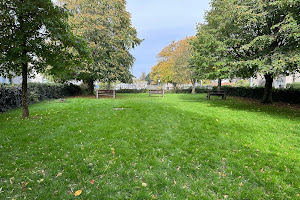 Water's edge garden