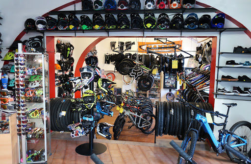 Bicycle shops and workshops in Prague