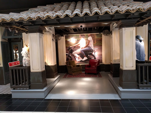 Clothing Store «Hollister Co.», reviews and photos, 9777 SW Washington Square Rd, Tigard, OR 97223, USA