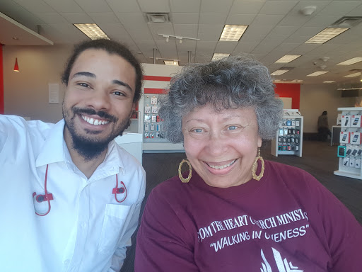 Cell Phone Store «Verizon», reviews and photos, 8919 Woodyard Rd b, Clinton, MD 20735, USA