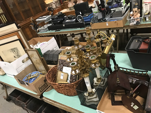 Auction House «RPN Sales & Auction House», reviews and photos, 4451 N Milwaukee Ave, Chicago, IL 60630, USA