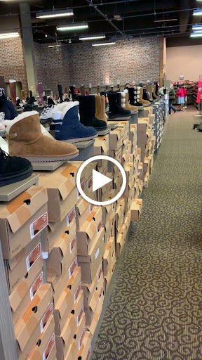 Shoe Store «DSW Designer Shoe Warehouse», reviews and photos, 17100 Southcenter Pkwy, Tukwila, WA 98188, USA