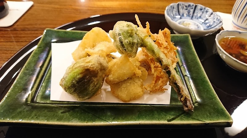 日本料理こもれび