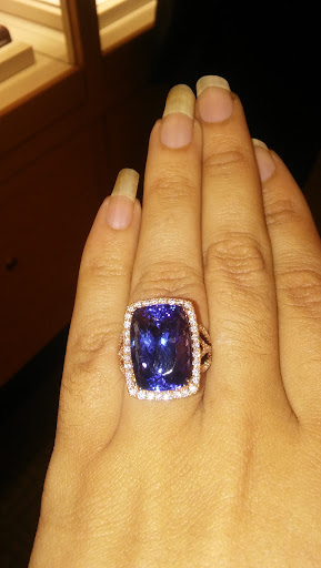 Jewelry Store «Jared Jewelry Boutique», reviews and photos, 278 West Market, Bloomington, MN 55425, USA