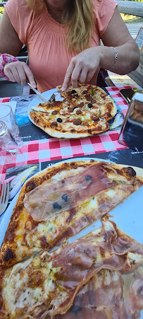 Plats et boissons du Pizzeria Pizza Le Rif à Les Vigneaux - n°17
