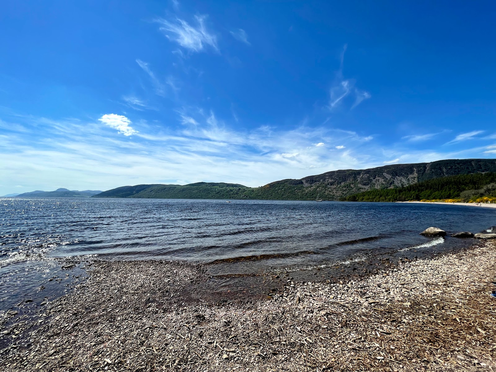 Dores Plajı'in fotoğrafı orta koylar ile birlikte