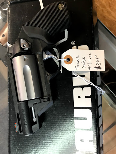 Gun Shop «Gun Outlet & Pawn», reviews and photos, 5115 N Tryon St, Charlotte, NC 28213, USA