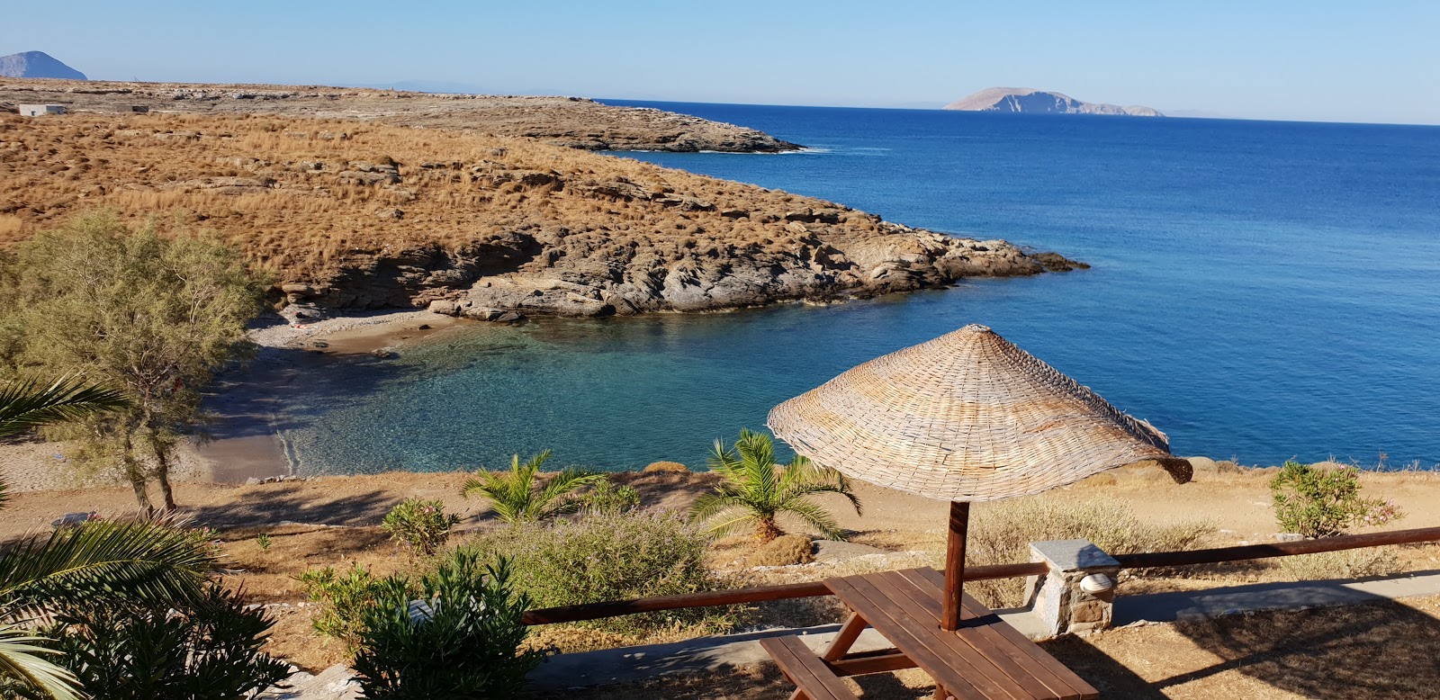 Foto van Mesiano beach met turquoise puur water oppervlakte