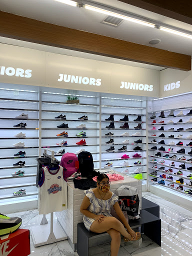 Shoe Palace