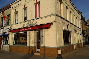 Café Le Central image