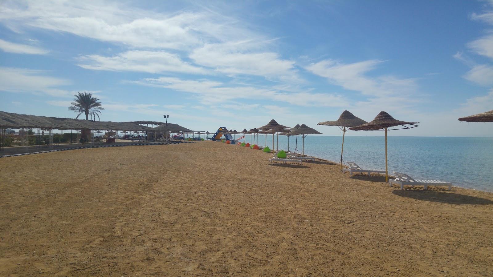 Valokuva Ras Sidr beachista. - suosittu paikka rentoutumisen tuntijoille
