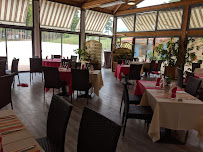 Atmosphère du Restaurant français Fourchette et Sable Blanc - Restaurant à Saint-Pierre-du-Mont - n°8