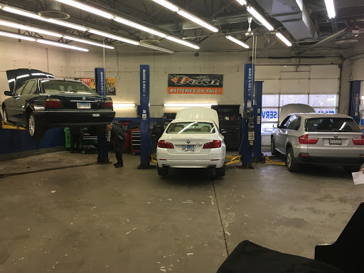 Auto Repair Shop «Hi-Tech Automotive of Wheeling / Car & Truck Repair», reviews and photos, 890 S Milwaukee Ave, Wheeling, IL 60090, USA