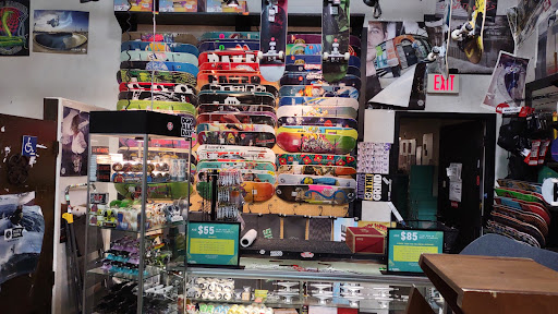 Clothing Store «Zumiez», reviews and photos, 4800 Golf Rd #92, Eau Claire, WI 54701, USA