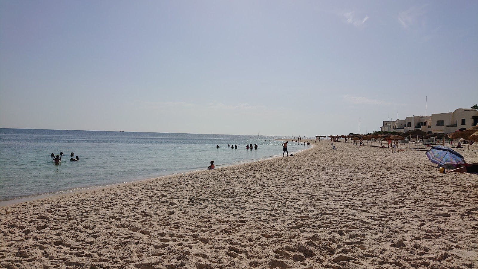 Zdjęcie Kaki beach z powierzchnią turkusowa czysta woda