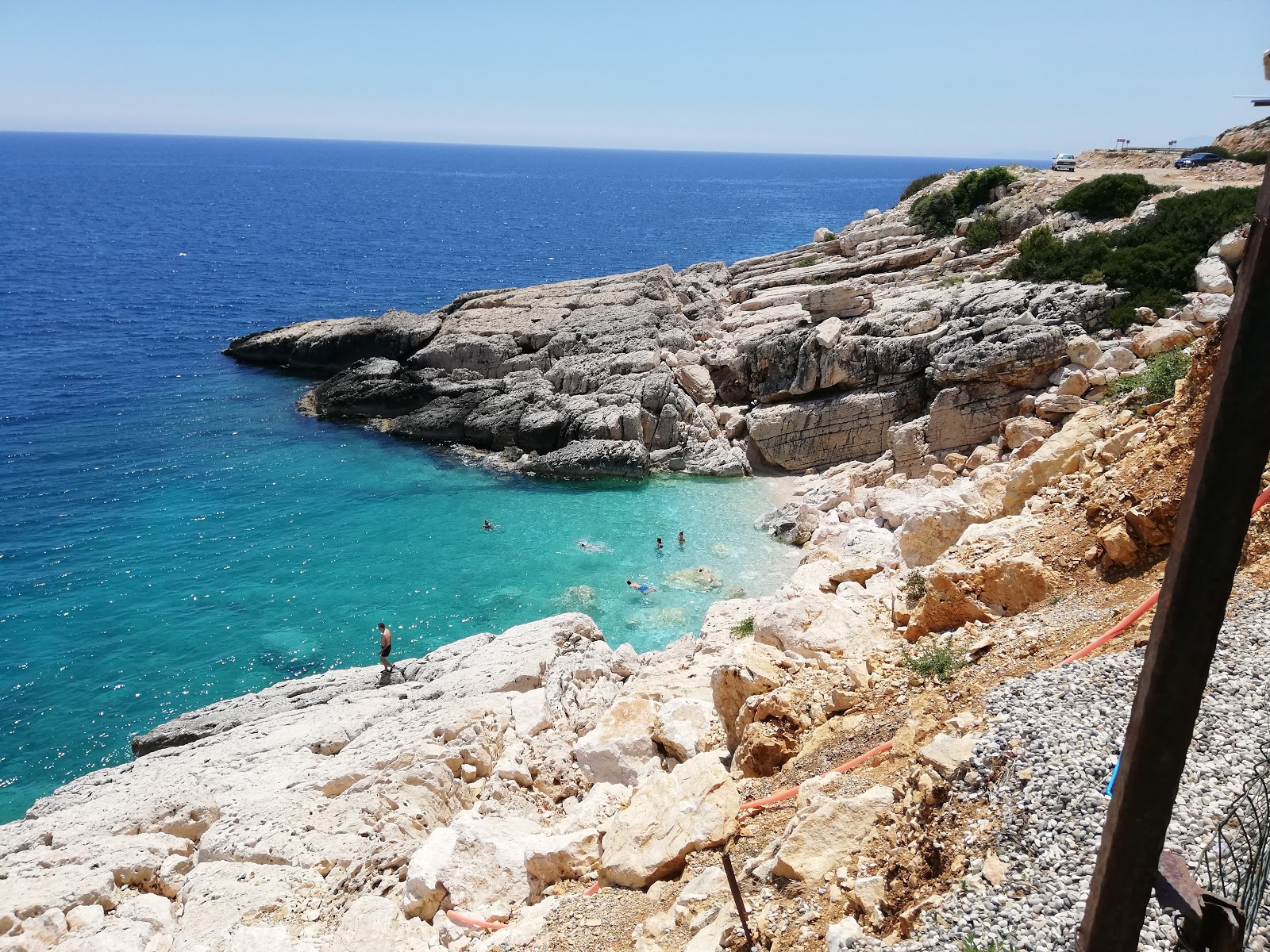 Foto di Small Bay con una baia minuscola