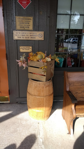 American Restaurant «Cracker Barrel Old Country Store», reviews and photos, 4680 Lenoir Ave, Jacksonville, FL 32216, USA