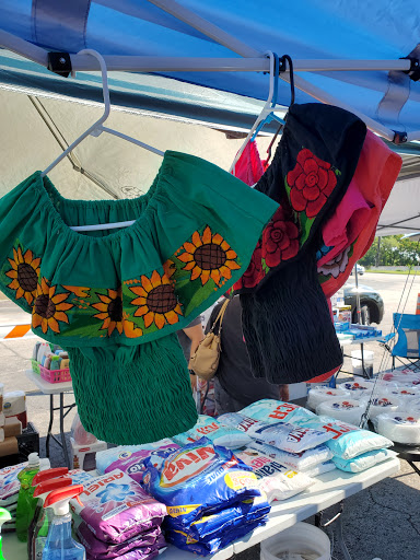 Flea Market «Fox Valley Flea Market», reviews and photos, 840 N State St, Elgin, IL 60123, USA