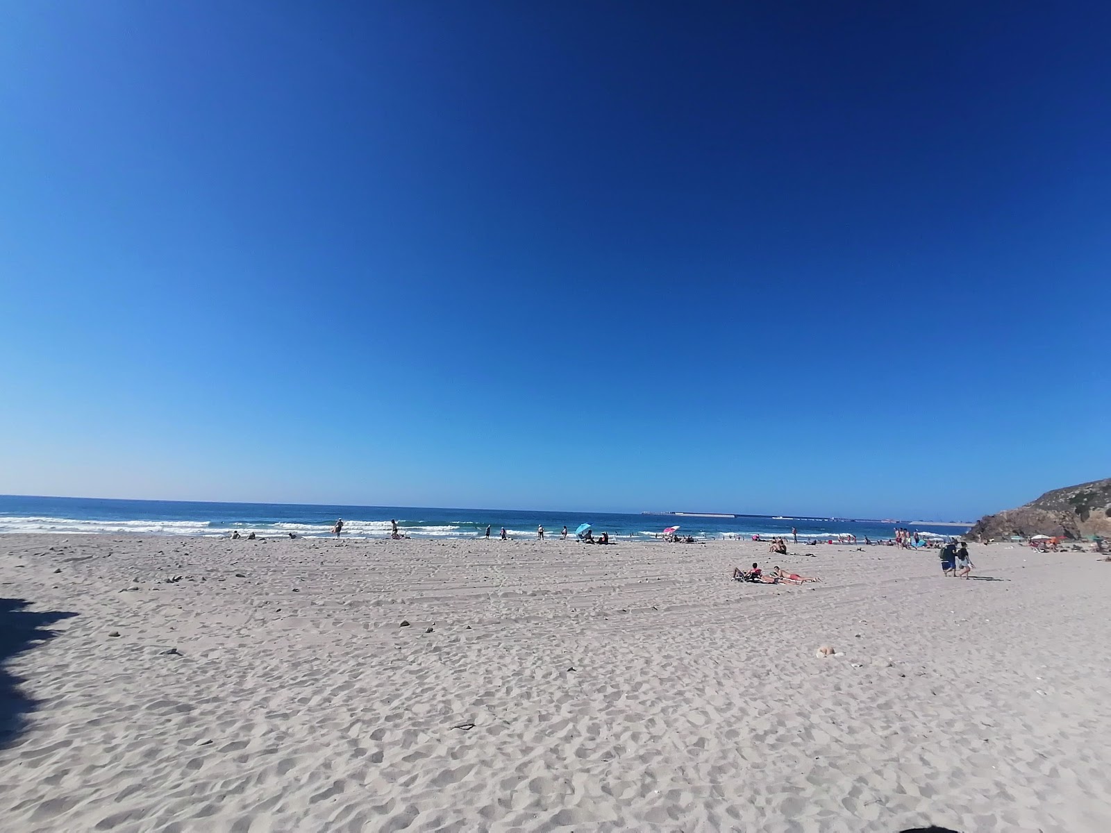 Foto van Praia de Valcobo en de nederzetting