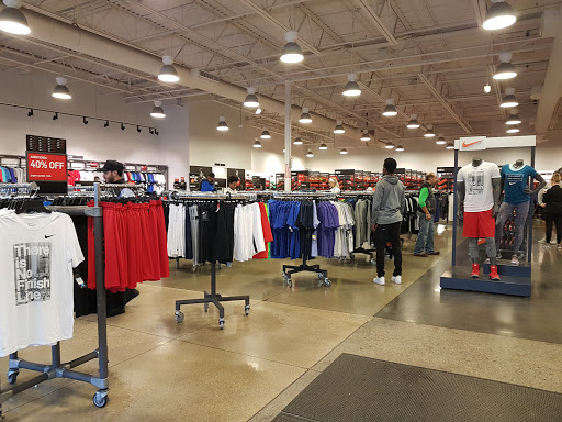 Shopping Mall «Johnson Creek Premium Outlets», reviews and photos, 575 Linmar Ln, Johnson Creek, WI 53038, USA