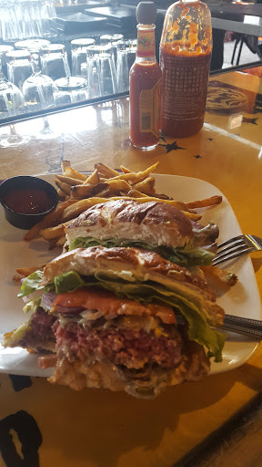 Variety Store «Five Below», reviews and photos, 1468 E Golf Rd, Schaumburg, IL 60173, USA