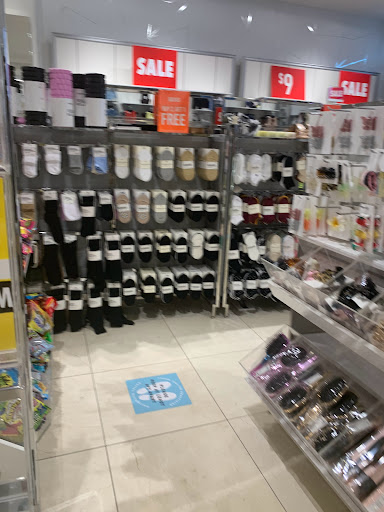 Clothing Store «Forever 21», reviews and photos, 1001 N Arney Rd #1000, Woodburn, OR 97071, USA