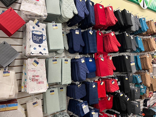 Dollar Store «Dollar Tree», reviews and photos, 2957 Bienville Blvd, Ocean Springs, MS 39564, USA