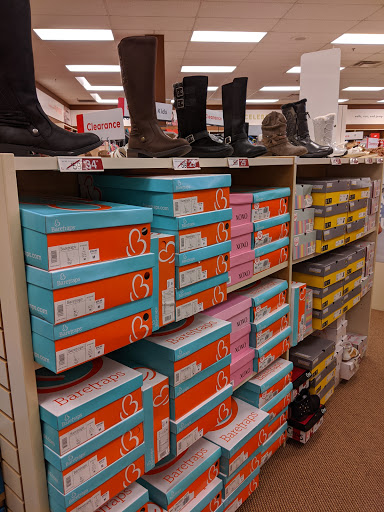 Shoe Store «Famous Footwear», reviews and photos, 1290 E Ireland Rd, South Bend, IN 46614, USA