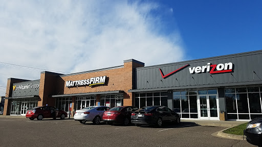 Verizon, 1987 County Rd D E, Maplewood, MN 55109, USA, 