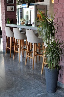 Izlog Pub And Caffe