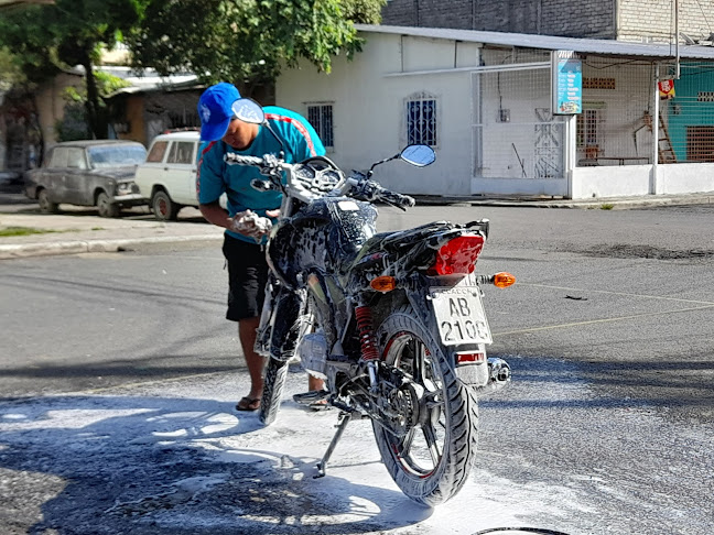 Opiniones de Lavadora de carros y motos el barbas en Durán - Tienda de motocicletas