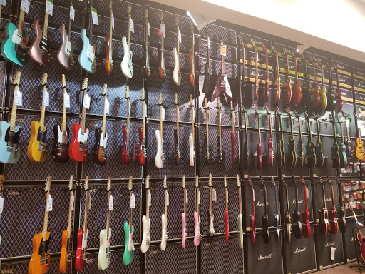 Shopping Mall «Drew 19 Shopping Center», reviews and photos, 21311 US Hwy 19 N, Clearwater, FL 33765, USA